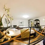 Rustic Flat With Perfect Location