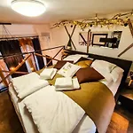 Rustic Flat With Perfect Location