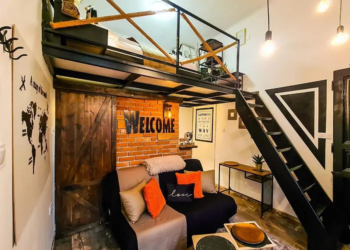 Rustic Flat With Perfect Location